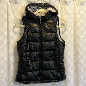 Tangerine Women’s Size Medium black puffer vest, like new condition